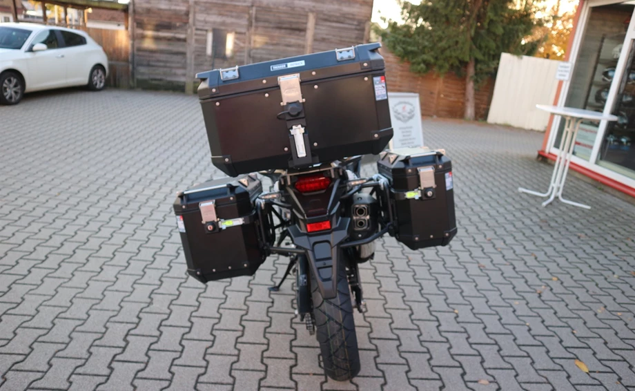 Rebuilt motorbike Honda CRF1000L Africa Twin Bild 4: Rebuilt motorbike Honda CRF1000L Africa Twin