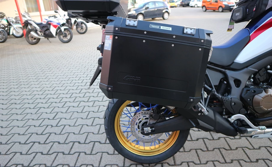 Rebuilt motorbike Honda CRF1000L Africa Twin Bild 7: Rebuilt motorbike Honda CRF1000L Africa Twin