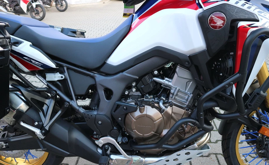 Rebuilt motorbike Honda CRF1000L Africa Twin Bild 8: Rebuilt motorbike Honda CRF1000L Africa Twin