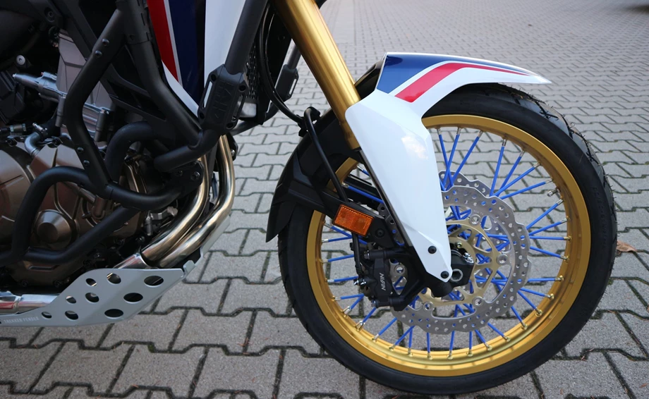 Rebuilt motorbike Honda CRF1000L Africa Twin Bild 9: Rebuilt motorbike Honda CRF1000L Africa Twin