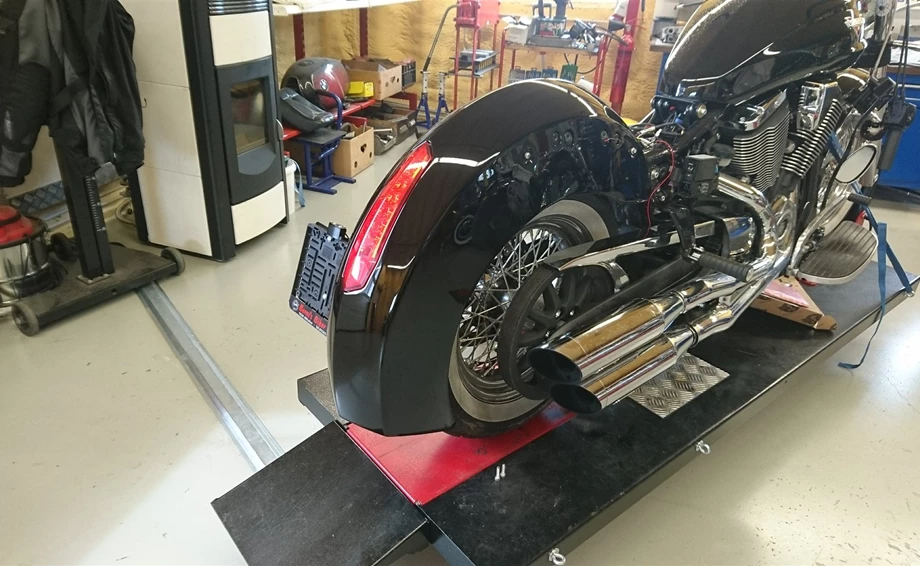 Umbgebautes Motorrad Victory Boardwalk Bild 3: Umbgebautes Motorrad Victory Boardwalk