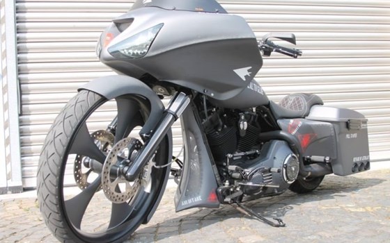 Umgebautes Motorrad Harley-Davidson Road Glide FLTR von X-Trem Custombikes - Bild 1 Umgebautes Motorrad Harley-Davidson Road Glide FLTR von X-Trem Custombikes - Bild 1