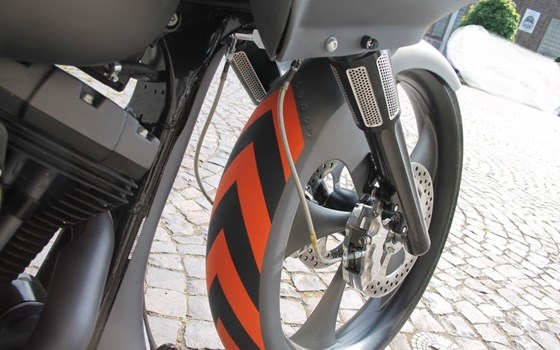 Umgebautes Motorrad Harley-Davidson Road Glide FLTR von X-Trem Custombikes - Bild 24 Umgebautes Motorrad Harley-Davidson Road Glide FLTR von X-Trem Custombikes - Bild 24