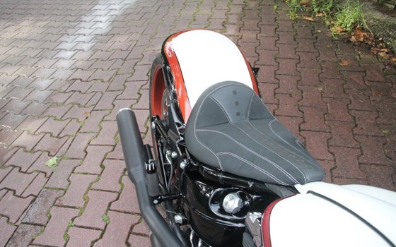 Umgebautes Motorrad Harley-Davidson Softail Breakout FXSB von X-Trem Custombikes - Bild 11 Umgebautes Motorrad Harley-Davidson Softail Breakout FXSB von X-Trem Custombikes - Bild 11