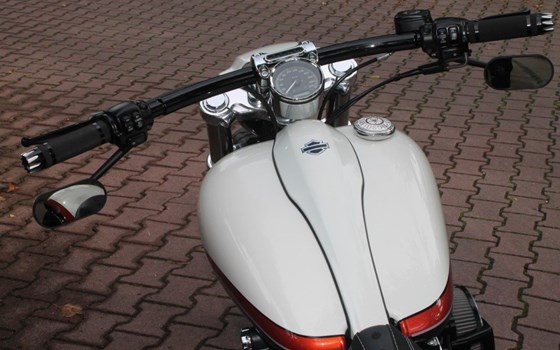 Umgebautes Motorrad Harley-Davidson Softail Breakout FXSB von X-Trem Custombikes - Bild 17 Umgebautes Motorrad Harley-Davidson Softail Breakout FXSB von X-Trem Custombikes - Bild 17