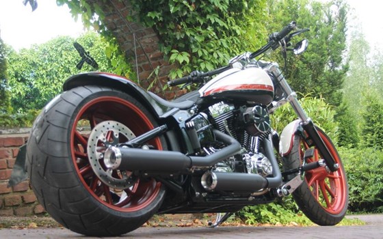 Umgebautes Motorrad Harley-Davidson Softail Breakout FXSB von X-Trem Custombikes - Bild 2 Umgebautes Motorrad Harley-Davidson Softail Breakout FXSB von X-Trem Custombikes - Bild 2