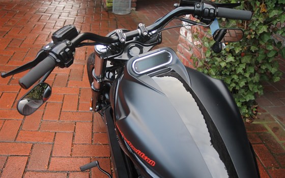 Umgebautes Motorrad Harley-Davidson V-Rod Night Rod VRSCD von X-Trem Custombikes - Bild 6 Umgebautes Motorrad Harley-Davidson V-Rod Night Rod VRSCD von X-Trem Custombikes - Bild 6