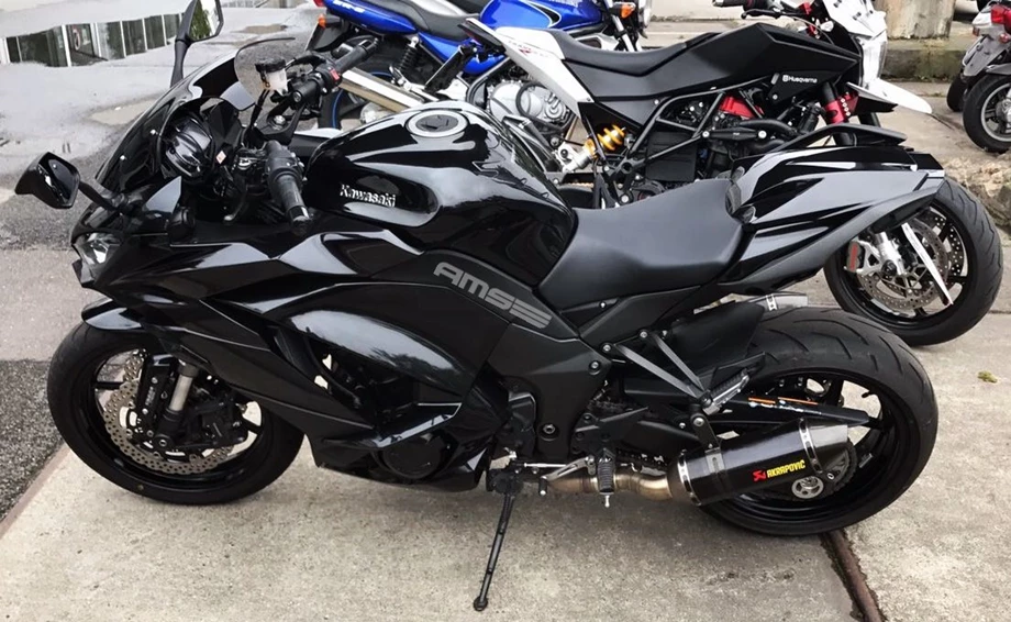 Umbgebautes Motorrad Kawasaki Z1000SX Bild 2: Umbgebautes Motorrad Kawasaki Z1000SX