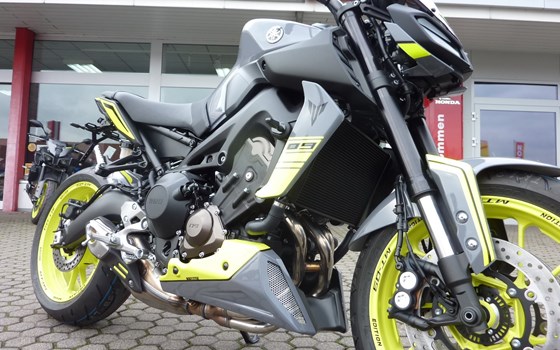 Umgebautes Motorrad Yamaha MT-09 von Zweirad-Center Zöller - Bild 12 Umgebautes Motorrad Yamaha MT-09 von Zweirad-Center Zöller - Bild 12