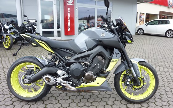Umgebautes Motorrad Yamaha MT-09 von Zweirad-Center Zöller - Bild 3 Umgebautes Motorrad Yamaha MT-09 von Zweirad-Center Zöller - Bild 3
