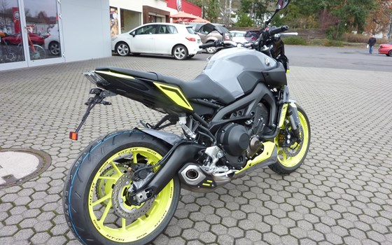 Umgebautes Motorrad Yamaha MT-09 von Zweirad-Center Zöller - Bild 4 Umgebautes Motorrad Yamaha MT-09 von Zweirad-Center Zöller - Bild 4