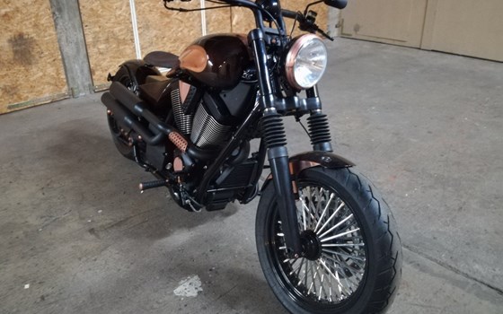 Umgebautes Motorrad Victory Vegas 8-Ball von UN S-4 - Bild 2 Umgebautes Motorrad Victory Vegas 8-Ball von UN S-4 - Bild 2