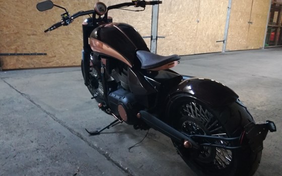 Umgebautes Motorrad Victory Vegas 8-Ball von UN S-4 - Bild 3 Umgebautes Motorrad Victory Vegas 8-Ball von UN S-4 - Bild 3