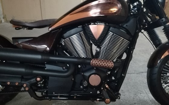 Umgebautes Motorrad Victory Vegas 8-Ball von UN S-4 - Bild 5 Umgebautes Motorrad Victory Vegas 8-Ball von UN S-4 - Bild 5