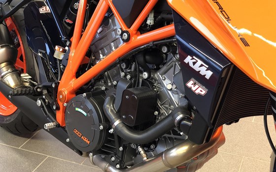 Umgebautes Motorrad KTM 1290 Super Duke R von Biker`s Point Fuchs GmbH & Co. KG - Bild 16 Umgebautes Motorrad KTM 1290 Super Duke R von Biker`s Point Fuchs GmbH & Co. KG - Bild 16