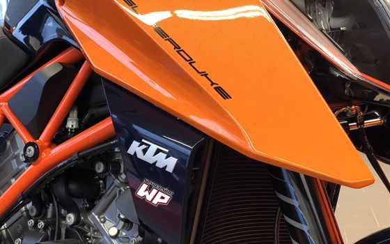 Umgebautes Motorrad KTM 1290 Super Duke R von Biker`s Point Fuchs GmbH & Co. KG - Bild 17 Umgebautes Motorrad KTM 1290 Super Duke R von Biker`s Point Fuchs GmbH & Co. KG - Bild 17