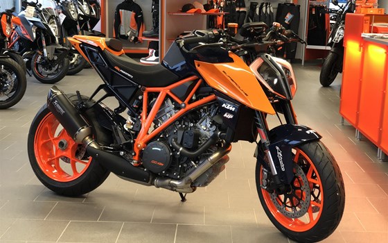 Umgebautes Motorrad KTM 1290 Super Duke R von Biker`s Point Fuchs GmbH & Co. KG - Bild 2 Umgebautes Motorrad KTM 1290 Super Duke R von Biker`s Point Fuchs GmbH & Co. KG - Bild 2