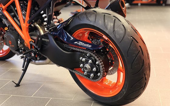Umgebautes Motorrad KTM 1290 Super Duke R von Biker`s Point Fuchs GmbH & Co. KG - Bild 21 Umgebautes Motorrad KTM 1290 Super Duke R von Biker`s Point Fuchs GmbH & Co. KG - Bild 21
