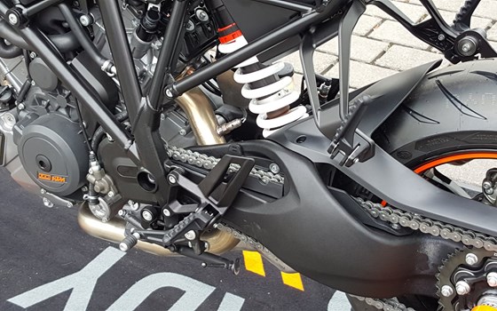 Umgebautes Motorrad KTM 1290 Super Duke R von Biker`s Point Fuchs GmbH & Co. KG - Bild 10 Umgebautes Motorrad KTM 1290 Super Duke R von Biker`s Point Fuchs GmbH & Co. KG - Bild 10