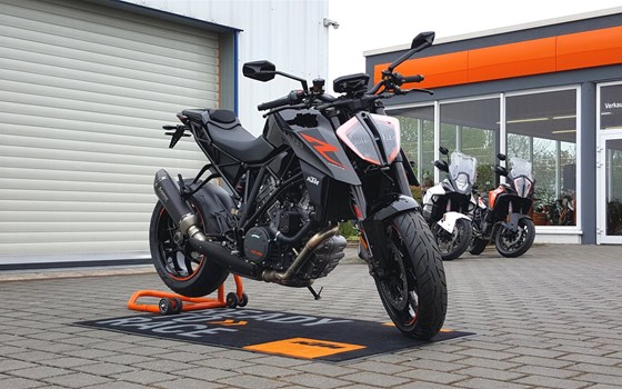 Umgebautes Motorrad KTM 1290 Super Duke R von Biker`s Point Fuchs GmbH & Co. KG - Bild 2 Umgebautes Motorrad KTM 1290 Super Duke R von Biker`s Point Fuchs GmbH & Co. KG - Bild 2