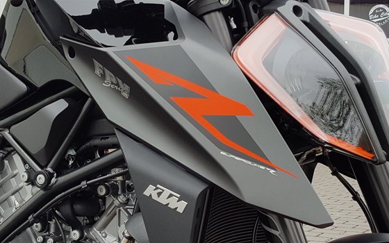 Umgebautes Motorrad KTM 1290 Super Duke R von Biker`s Point Fuchs GmbH & Co. KG - Bild 4 Umgebautes Motorrad KTM 1290 Super Duke R von Biker`s Point Fuchs GmbH & Co. KG - Bild 4