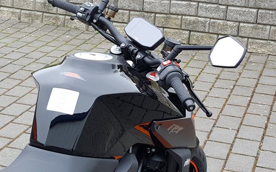 Umgebautes Motorrad KTM 1290 Super Duke R von Biker`s Point Fuchs GmbH & Co. KG - Bild 8 Umgebautes Motorrad KTM 1290 Super Duke R von Biker`s Point Fuchs GmbH & Co. KG - Bild 8