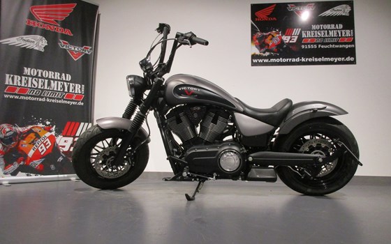 Umgebautes Motorrad Victory Gunner von Motorrad Kreiselmeyer GmbH - Bild 4 Umgebautes Motorrad Victory Gunner von Motorrad Kreiselmeyer GmbH - Bild 4