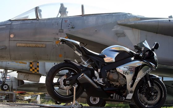 Umgebautes Motorrad Honda CBR 900 RR Fireblade von Big Point Motorradhandels GmbH & CO. KG - Bild 4