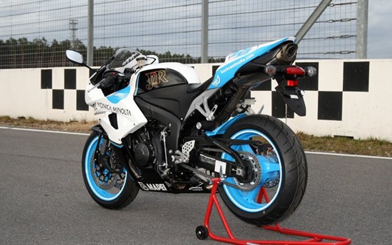 Umgebautes Motorrad Honda CBR 600 F von Big Point Motorradhandels GmbH & CO. KG - Bild 4 Umgebautes Motorrad Honda CBR 600 F von Big Point Motorradhandels GmbH & CO. KG - Bild 4