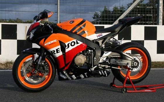 Umgebautes Motorrad Honda CBR 900 RR Fireblade von Big Point Motorradhandels GmbH & CO. KG - Bild 1