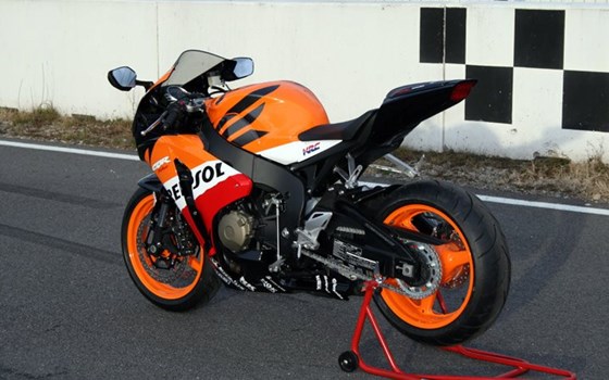 Umgebautes Motorrad Honda CBR 900 RR Fireblade von Big Point Motorradhandels GmbH & CO. KG - Bild 4