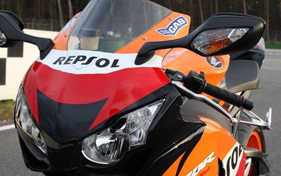 Umgebautes Motorrad Honda CBR 900 RR Fireblade von Big Point Motorradhandels GmbH & CO. KG - Bild 6