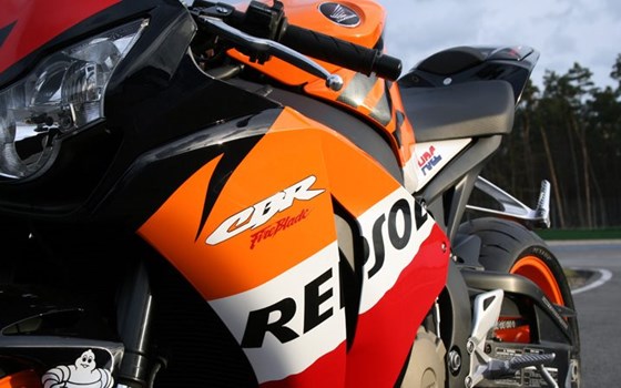 Umgebautes Motorrad Honda CBR 900 RR Fireblade von Big Point Motorradhandels GmbH & CO. KG - Bild 7