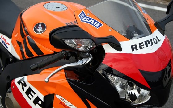 Umgebautes Motorrad Honda CBR 900 RR Fireblade von Big Point Motorradhandels GmbH & CO. KG - Bild 8