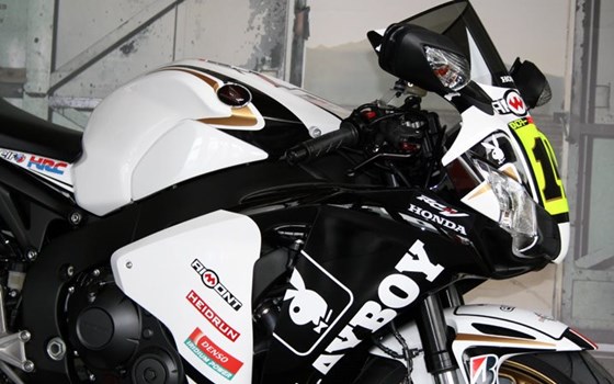 Umgebautes Motorrad Honda CBR1000RR Fireblade von Big Point Motorradhandels GmbH & CO. KG - Bild 2 Umgebautes Motorrad Honda CBR1000RR Fireblade von Big Point Motorradhandels GmbH & CO. KG - Bild 2