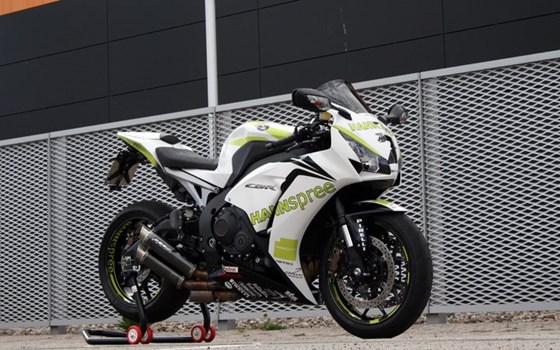 Umgebautes Motorrad Honda CBR1000RR Fireblade von Big Point Motorradhandels GmbH & CO. KG - Bild 2 Umgebautes Motorrad Honda CBR1000RR Fireblade von Big Point Motorradhandels GmbH & CO. KG - Bild 2