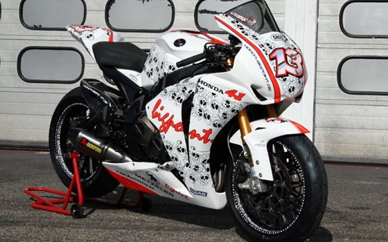 Umgebautes Motorrad Honda CBR1000RR Fireblade von Big Point Motorradhandels GmbH & CO. KG - Bild 2 Umgebautes Motorrad Honda CBR1000RR Fireblade von Big Point Motorradhandels GmbH & CO. KG - Bild 2