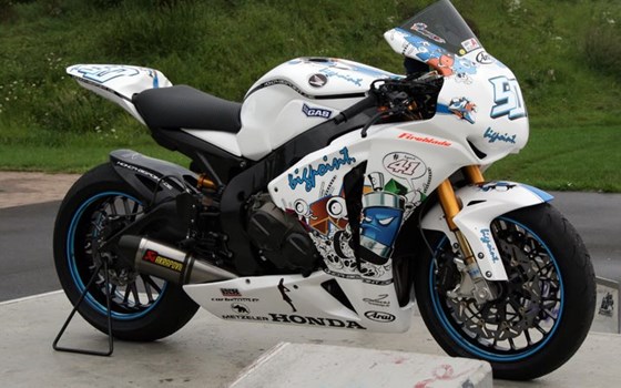 Umgebautes Motorrad Honda CBR1000RR Fireblade von Big Point Motorradhandels GmbH & CO. KG - Bild 2 Umgebautes Motorrad Honda CBR1000RR Fireblade von Big Point Motorradhandels GmbH & CO. KG - Bild 2