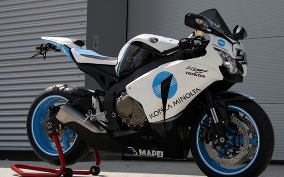 Umgebautes Motorrad Honda CBR1000RR Fireblade von Big Point Motorradhandels GmbH & CO. KG - Bild 2 Umgebautes Motorrad Honda CBR1000RR Fireblade von Big Point Motorradhandels GmbH & CO. KG - Bild 2