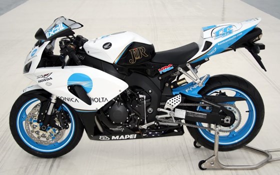 Umgebautes Motorrad Honda CBR1000RR Fireblade von Big Point Motorradhandels GmbH & CO. KG - Bild 3 Umgebautes Motorrad Honda CBR1000RR Fireblade von Big Point Motorradhandels GmbH & CO. KG - Bild 3