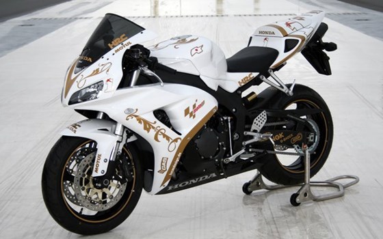 Umgebautes Motorrad Honda CBR1000RR Fireblade von Big Point Motorradhandels GmbH & CO. KG - Bild 2 Umgebautes Motorrad Honda CBR1000RR Fireblade von Big Point Motorradhandels GmbH & CO. KG - Bild 2