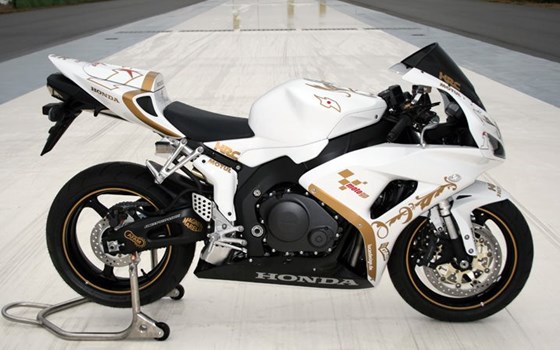 Umgebautes Motorrad Honda CBR1000RR Fireblade von Big Point Motorradhandels GmbH & CO. KG - Bild 3 Umgebautes Motorrad Honda CBR1000RR Fireblade von Big Point Motorradhandels GmbH & CO. KG - Bild 3