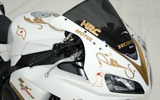 Umgebautes Motorrad Honda CBR1000RR Fireblade von Big Point Motorradhandels GmbH & CO. KG - Bild 4 Umgebautes Motorrad Honda CBR1000RR Fireblade von Big Point Motorradhandels GmbH & CO. KG - Bild 4