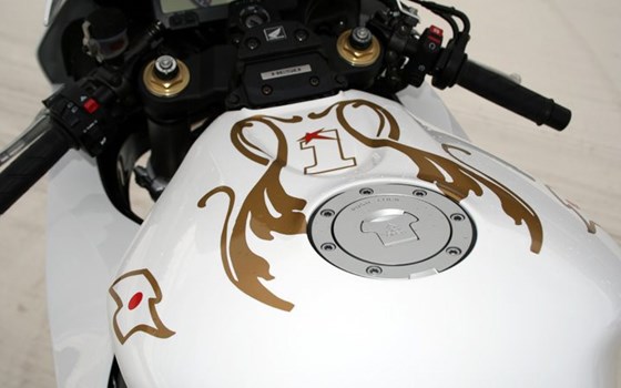 Umgebautes Motorrad Honda CBR1000RR Fireblade von Big Point Motorradhandels GmbH & CO. KG - Bild 5 Umgebautes Motorrad Honda CBR1000RR Fireblade von Big Point Motorradhandels GmbH & CO. KG - Bild 5