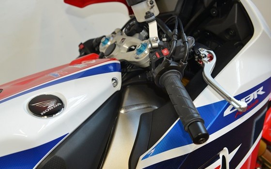 Umgebautes Motorrad Honda CBR1000RR Fireblade von Motorrad Center Altendiez - Bild 12 Umgebautes Motorrad Honda CBR1000RR Fireblade von Motorrad Center Altendiez - Bild 12