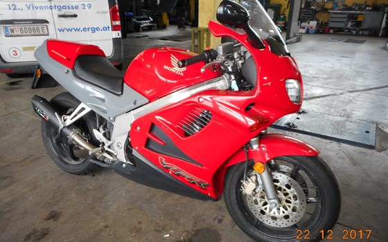 Umgebautes Motorrad Honda VF 750F von HK-Technik Kemeter OG - Bild 1 Umgebautes Motorrad Honda VF 750F von HK-Technik Kemeter OG - Bild 1