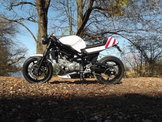 Umbgebautes Motorrad Suzuki SFV 650 Gladius Bild 1: Umbgebautes Motorrad Suzuki SFV 650 Gladius