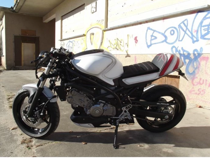 Umbgebautes Motorrad Suzuki SFV 650 Gladius Bild 5: Umbgebautes Motorrad Suzuki SFV 650 Gladius