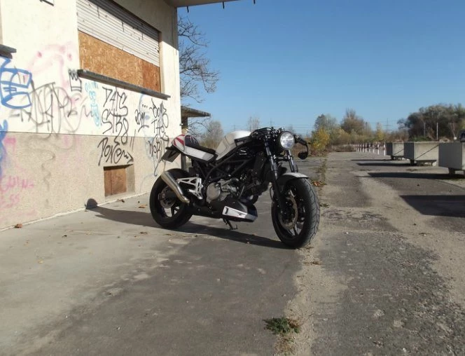 Umbgebautes Motorrad Suzuki SFV 650 Gladius Bild 6: Umbgebautes Motorrad Suzuki SFV 650 Gladius