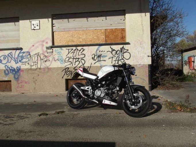 Umbgebautes Motorrad Suzuki SFV 650 Gladius Bild 7: Umbgebautes Motorrad Suzuki SFV 650 Gladius